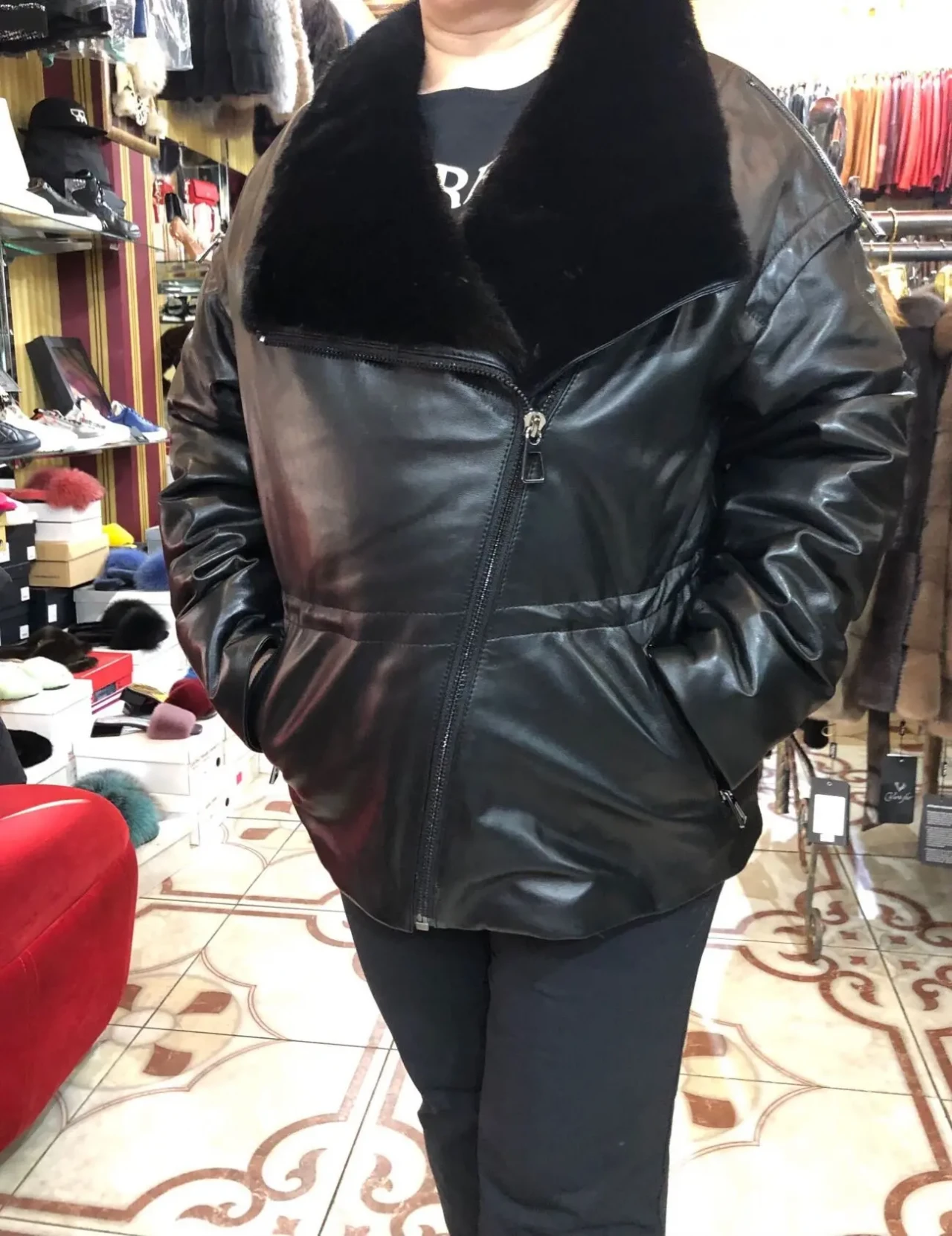 Куртка шкіряна утеплена,комір норка