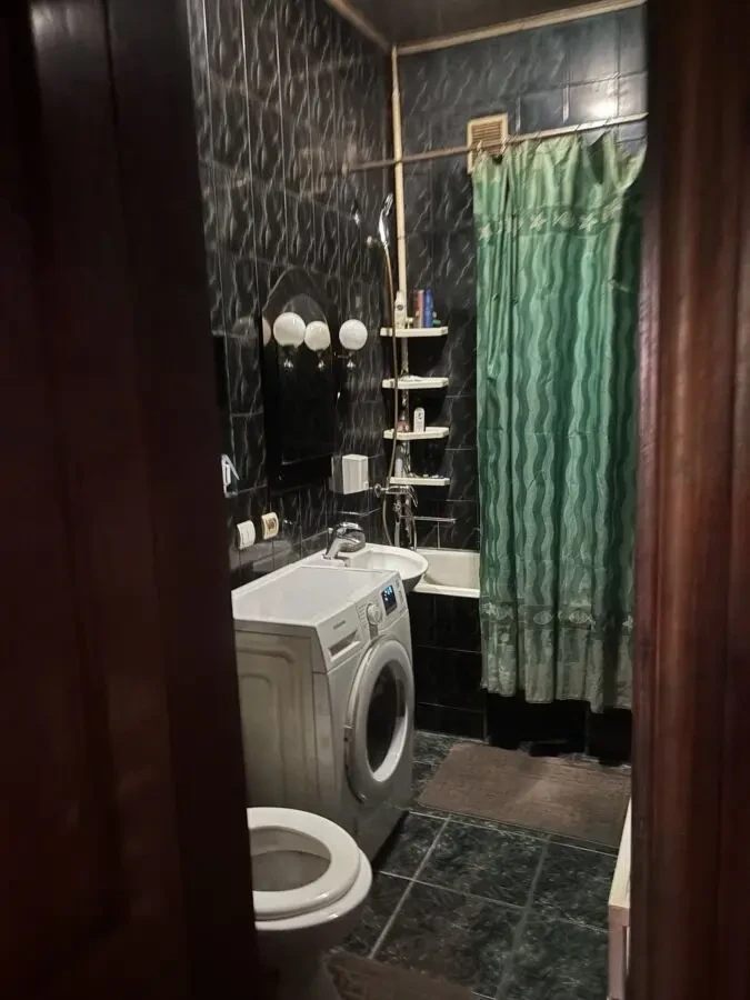 Судам квартиру в приватному будинку