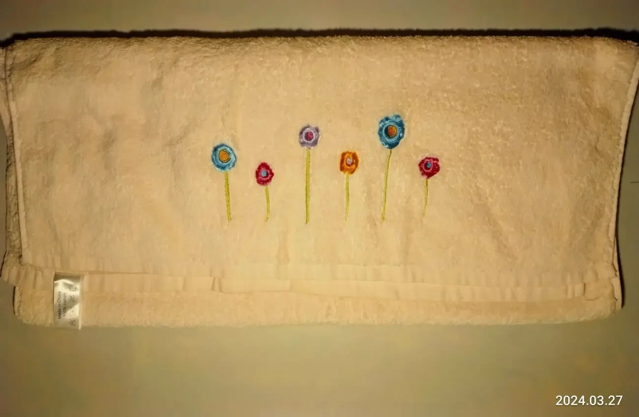 Полотенце махровое 63 на 108 см хлопок, бежево розовое, вышивка цветы