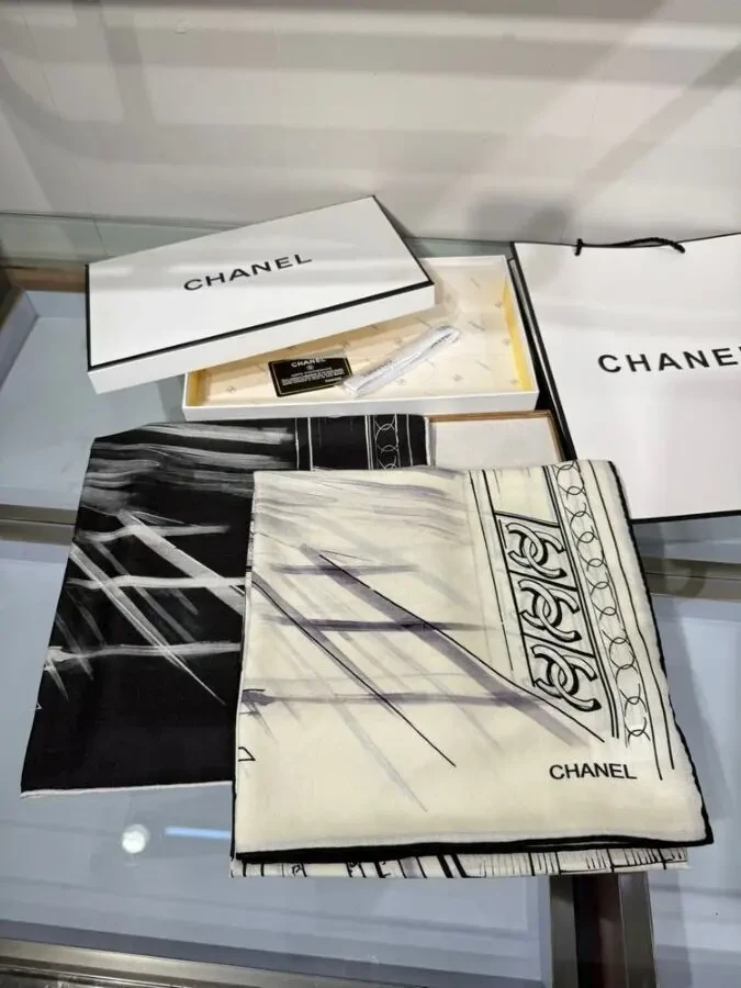 Хустинка Chanel 2