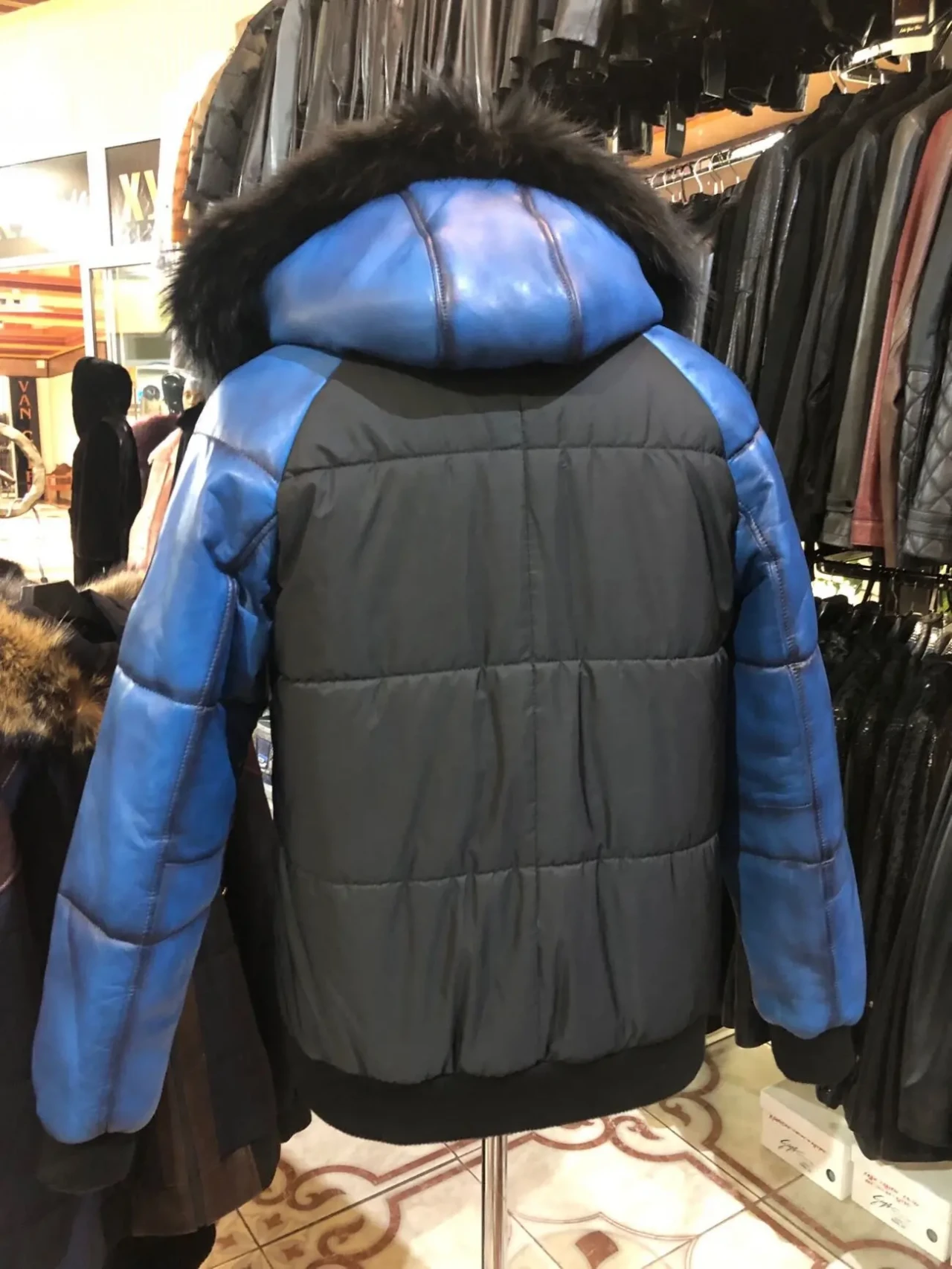 Пуховик на резинці,капюшон зйомний,з єнотом 3