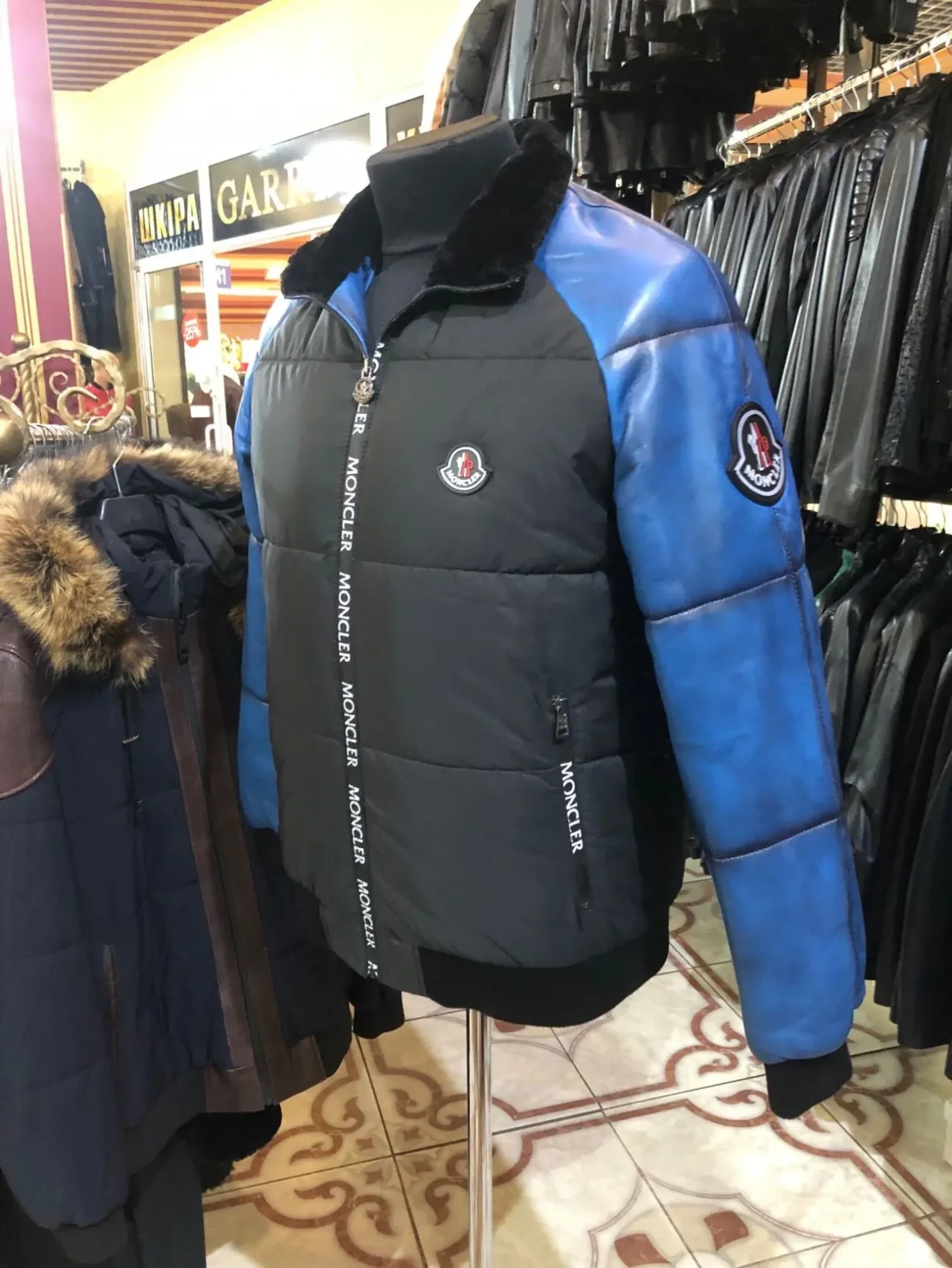 Пуховик на резинці,капюшон зйомний,з єнотом 2