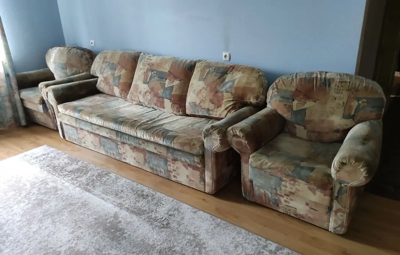 Продам комплект м'яких меблів диван та два крісла в Полтаві