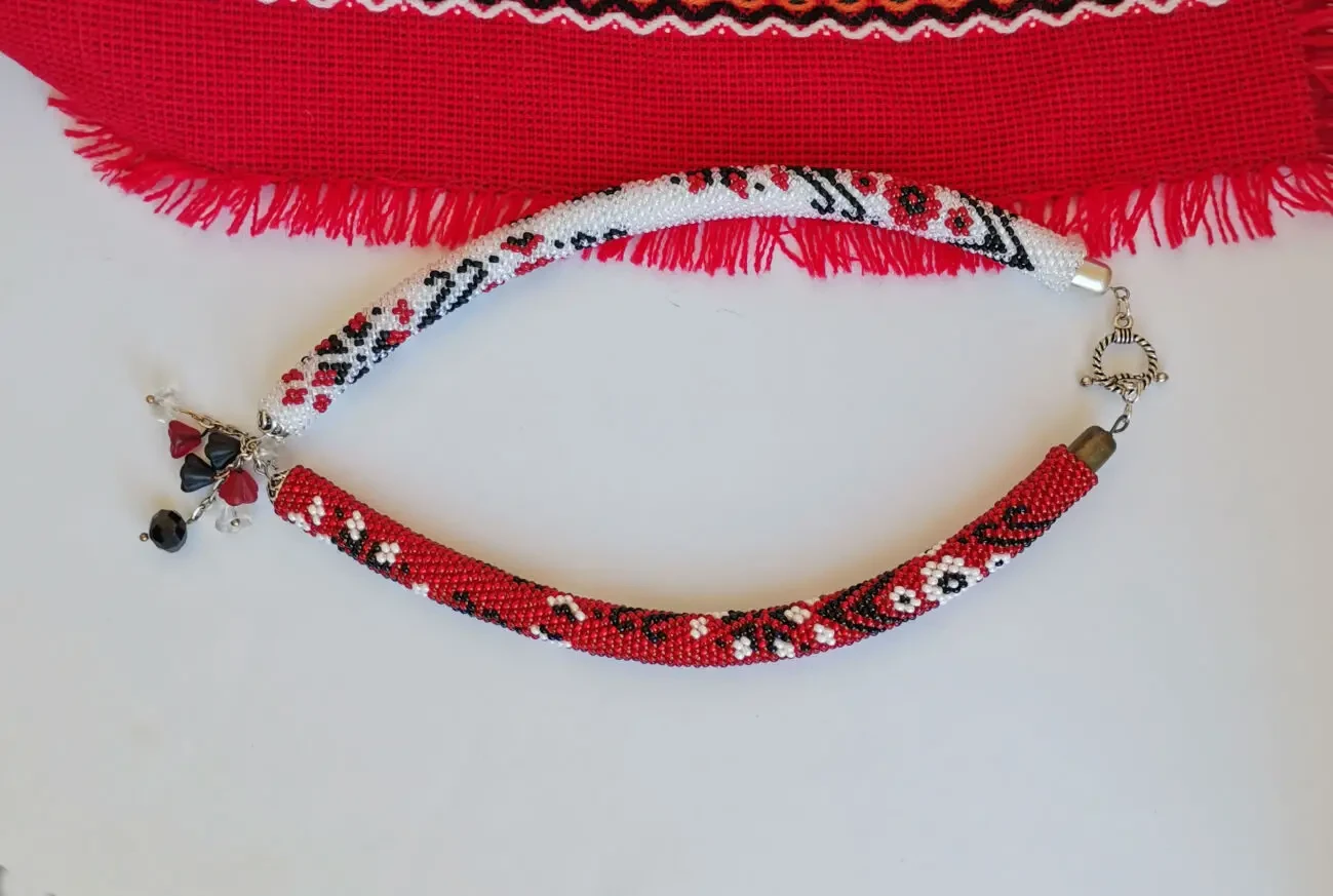 Прикраса із бісеру кольє-джгут Спокій душі 2