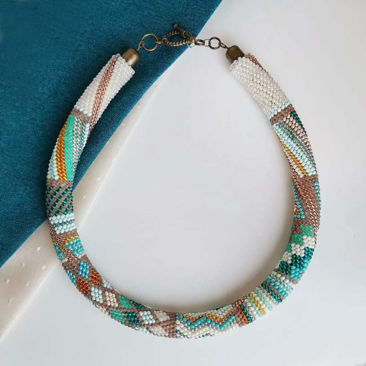 Прикраса із бісеру кольє-джгут М'ятний 4