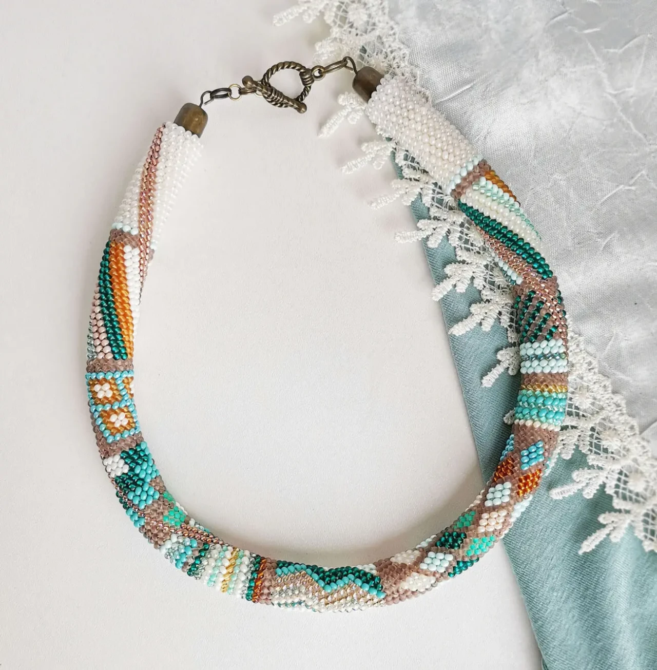 Прикраса із бісеру кольє-джгут М'ятний