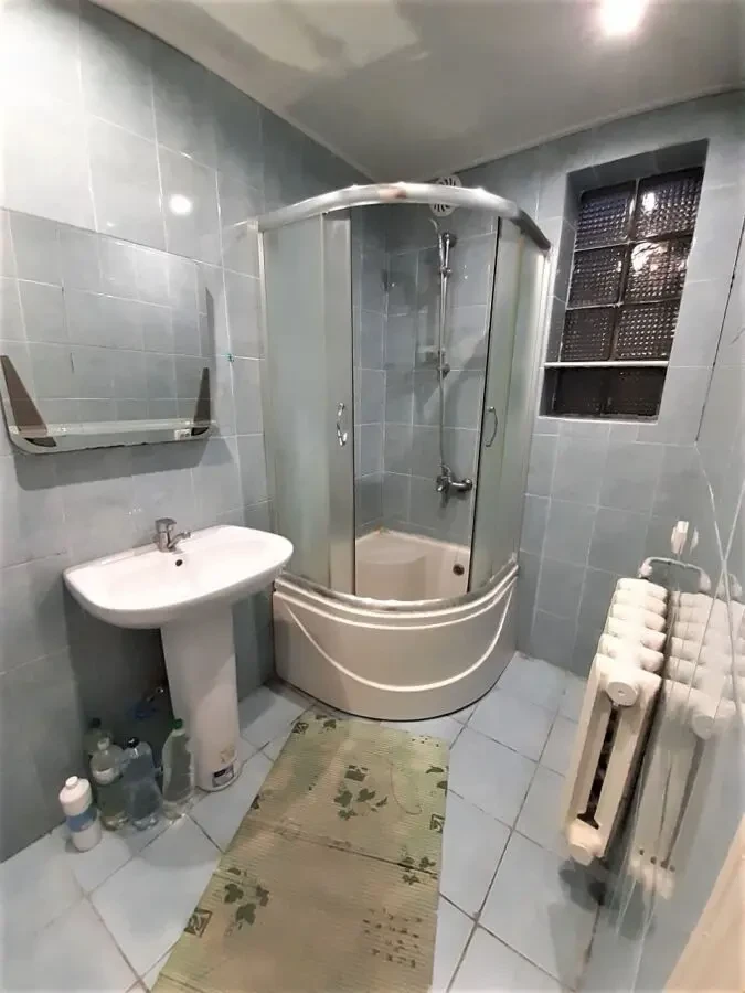 Пр.Науки,  сдам дом, двор с местом для авто, 8500 грн