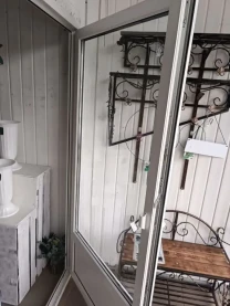 Дверь металопластиковая.