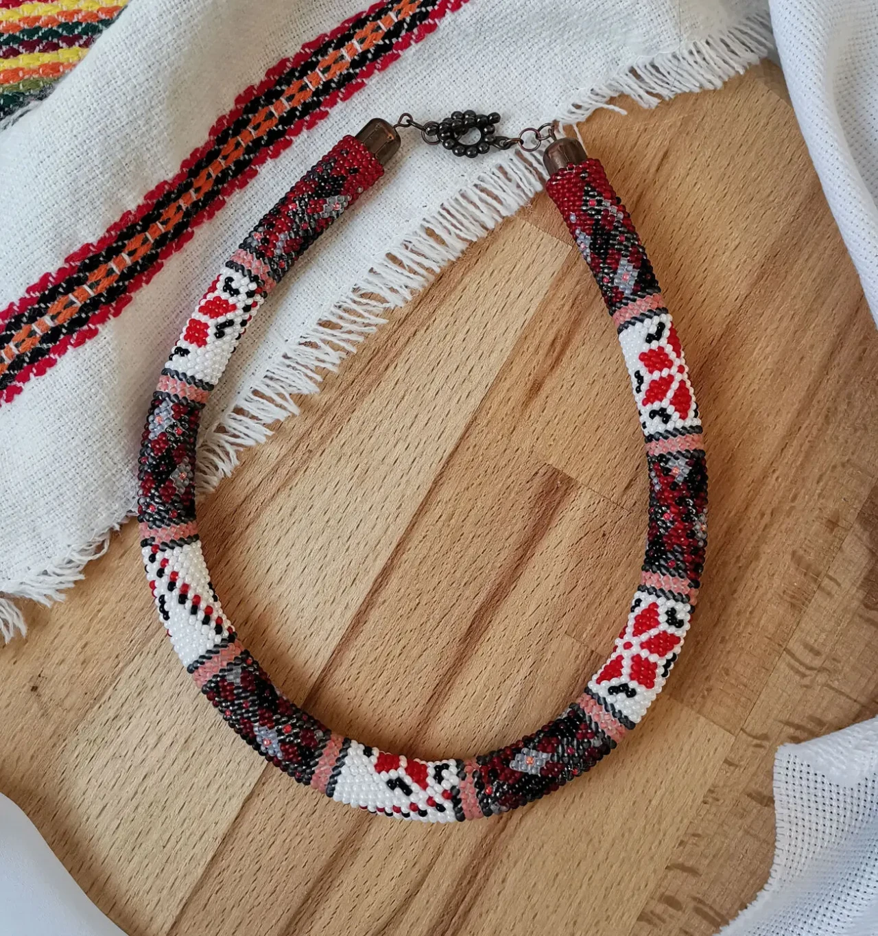 Прикраса із бісеру кольє-джгут Зірка надії 5