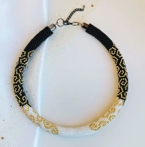 Прикраса із бісеру кольє-джгут Гармонія розкоші