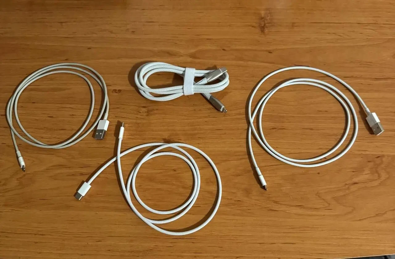 Продам дрот ОРИГІНАЛ для зарядки айфон, новий - стан ідеал...