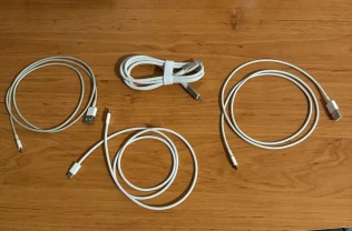 Продам дрот ОРИГІНАЛ для зарядки айфон, новий - стан ідеал...