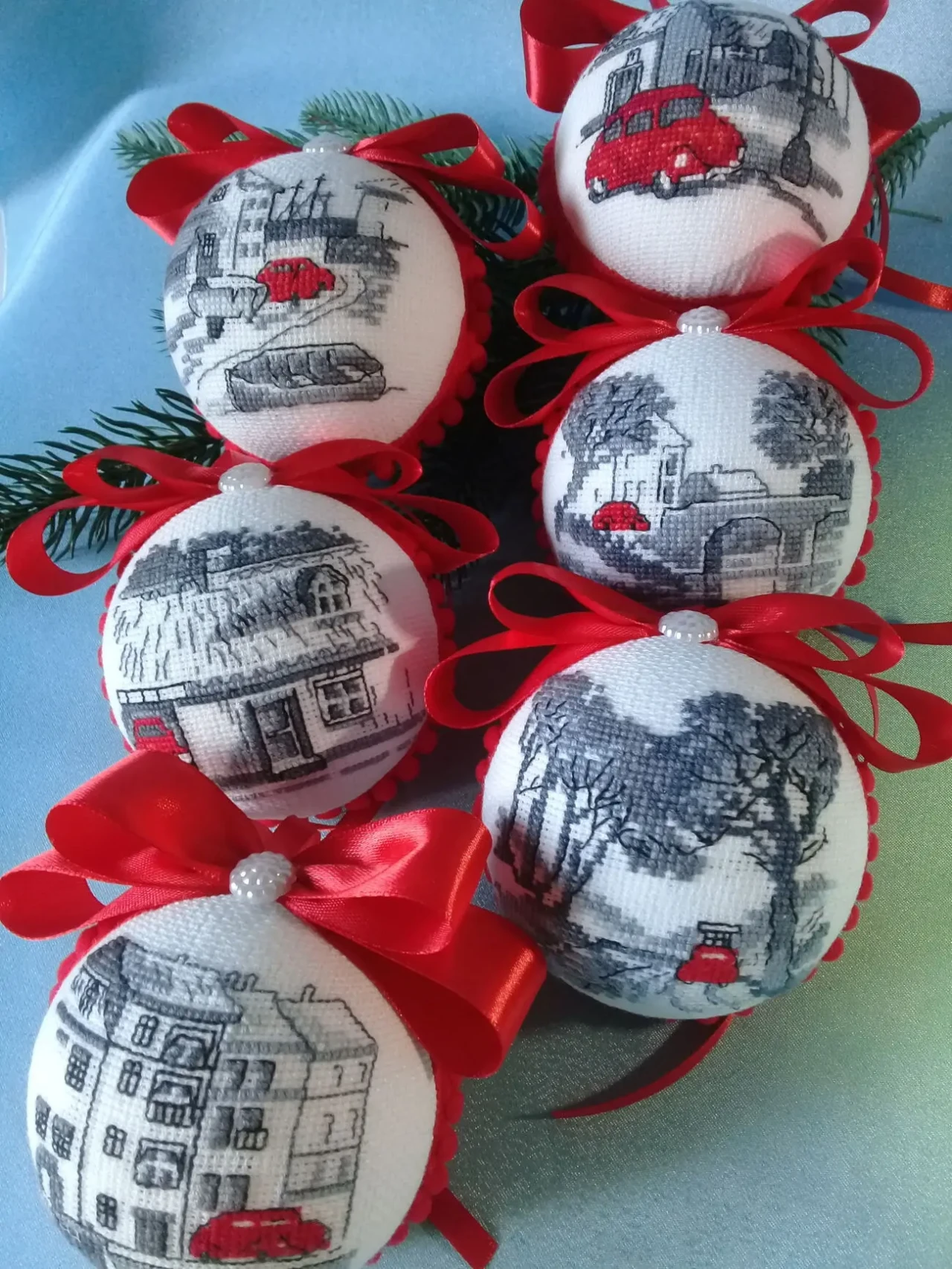 Новорічні іграшки вишиті набір