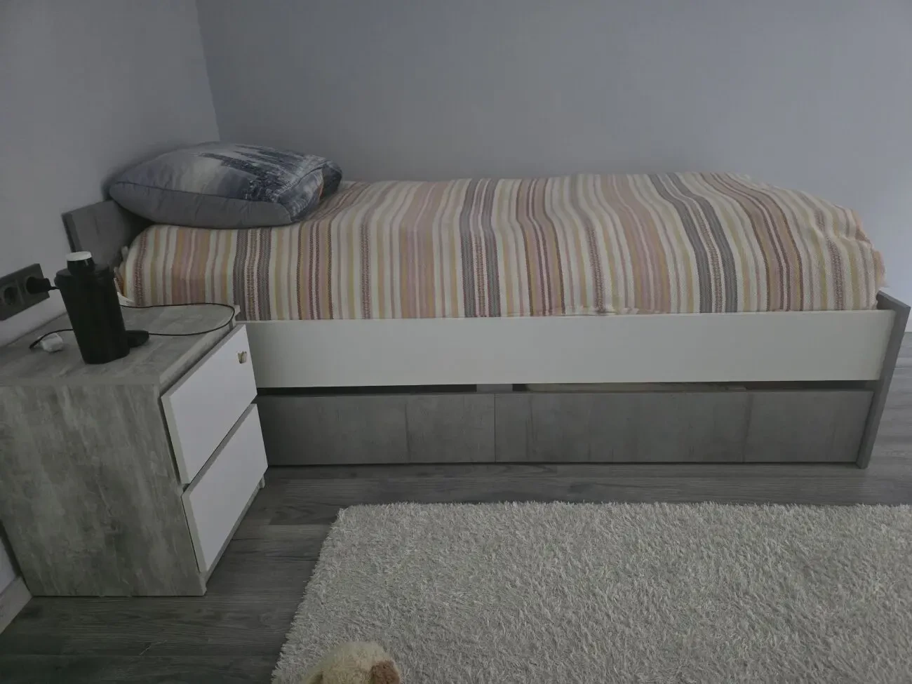 ліжко односпальне з тумбою