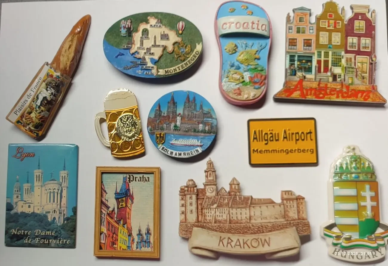 Магніти на холодильник