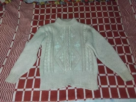 Свитер женский шерстяной. Новый.