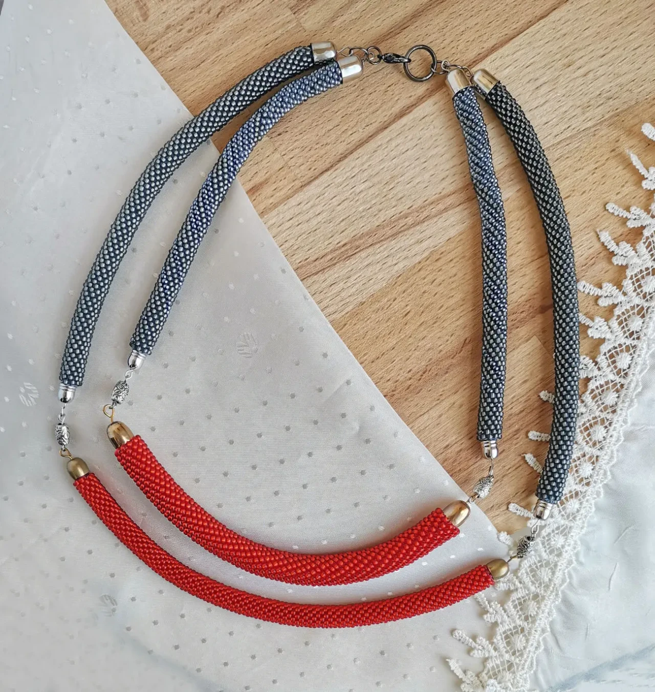 Прикраса із бісеру кольє-джгут Атлас 5