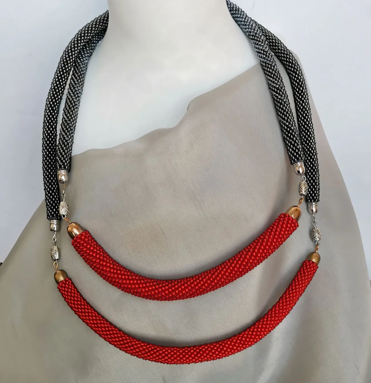 Прикраса із бісеру кольє-джгут Атлас 10