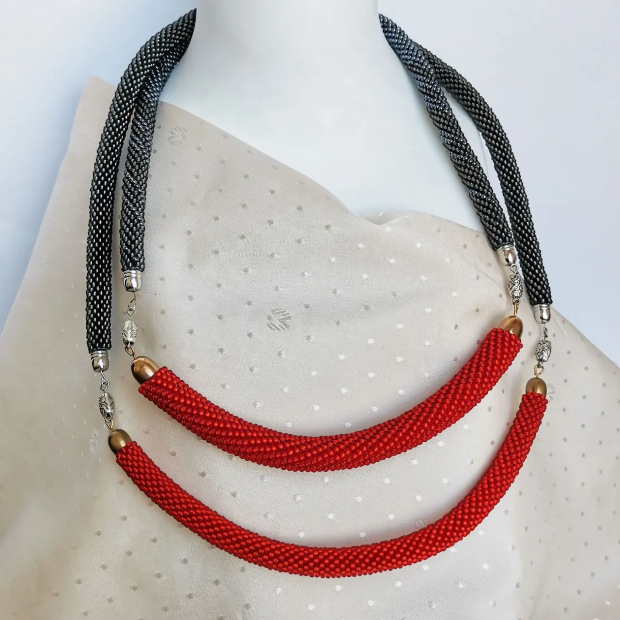 Прикраса із бісеру кольє-джгут Атлас 9