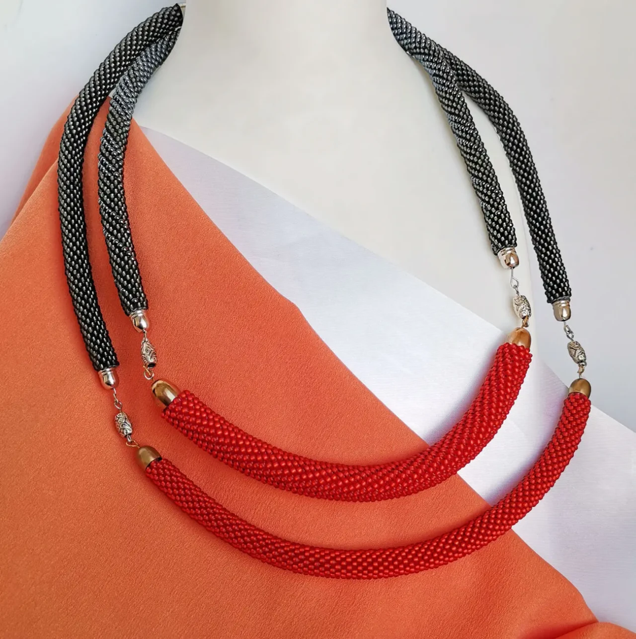 Прикраса із бісеру кольє-джгут Атлас 3