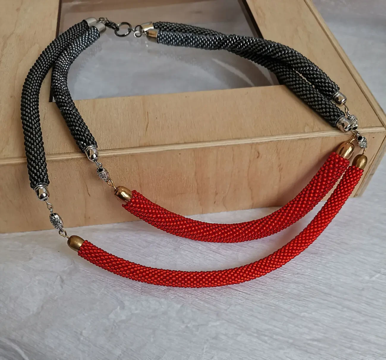 Прикраса із бісеру кольє-джгут Атлас 6