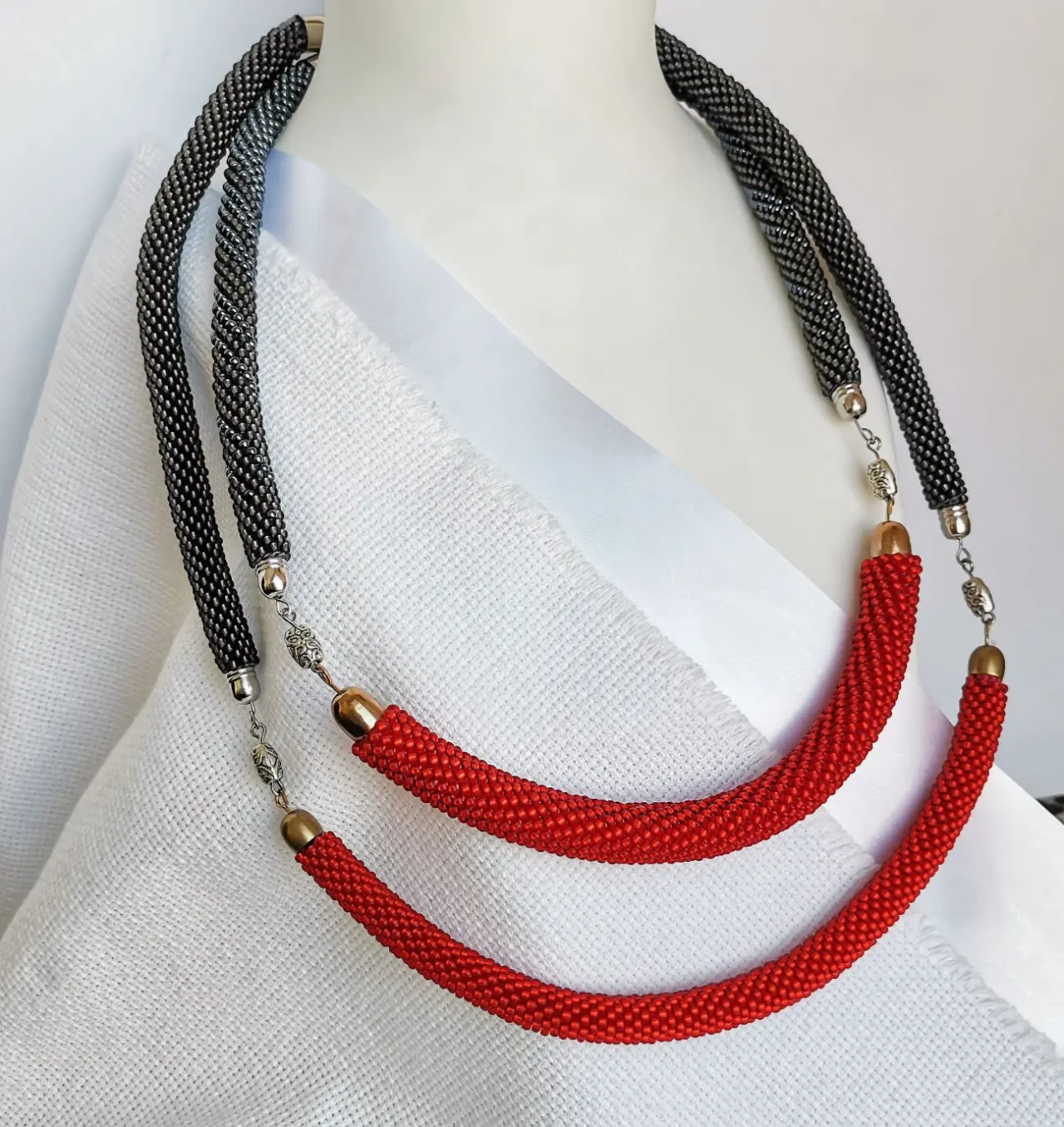 Прикраса із бісеру кольє-джгут Атлас 4