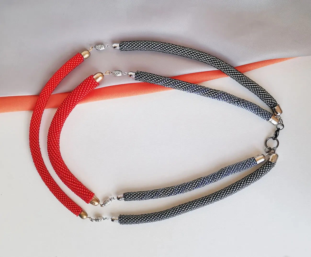 Прикраса із бісеру кольє-джгут Атлас 8