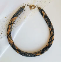 Прикраса із бісеру кольє-джгут Золота блискавка