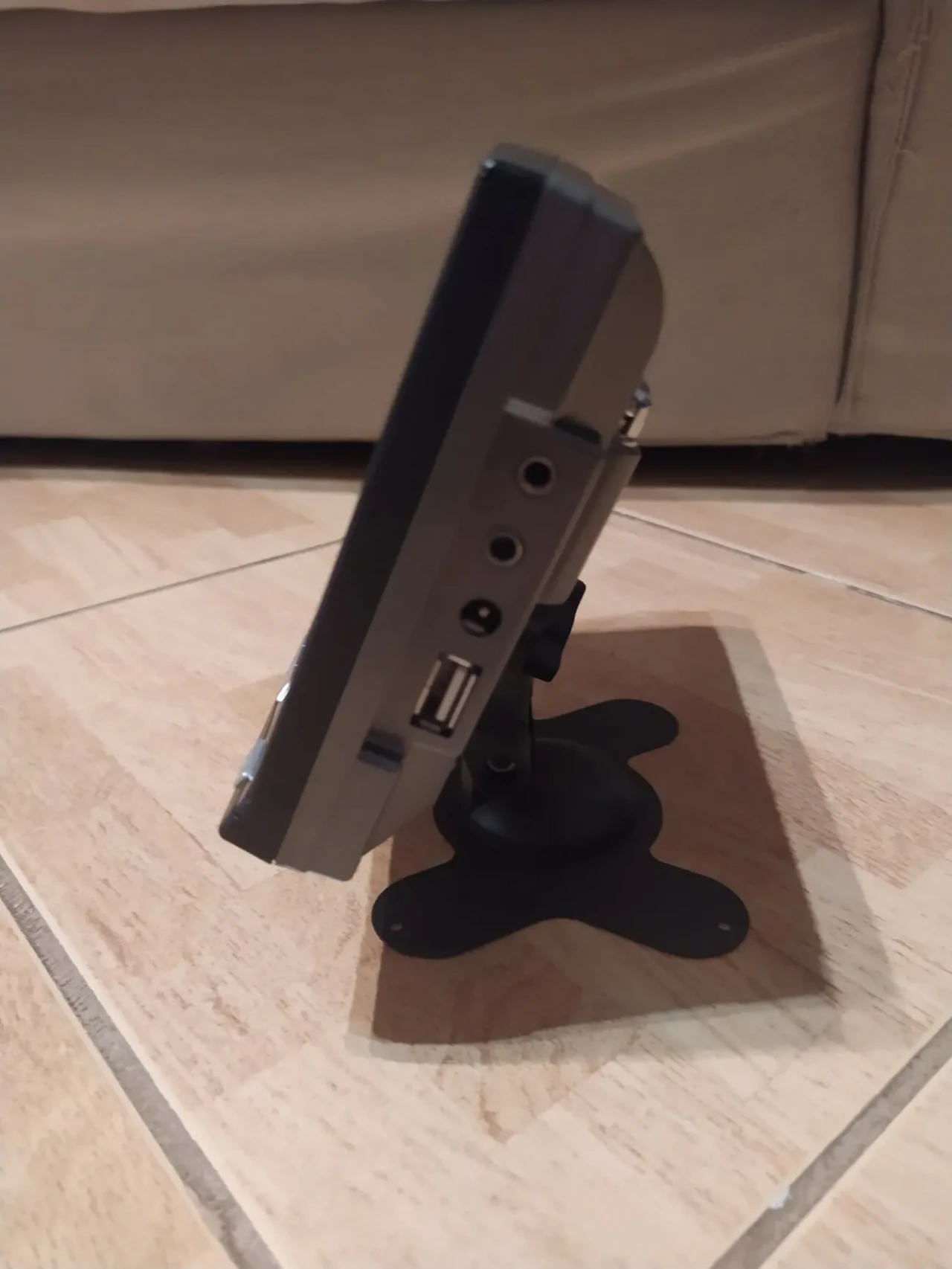 Телевізор автомобільний Mistral 7 4