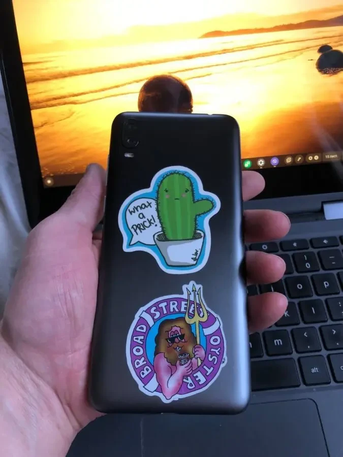 Мобільні телефон Android 13 6