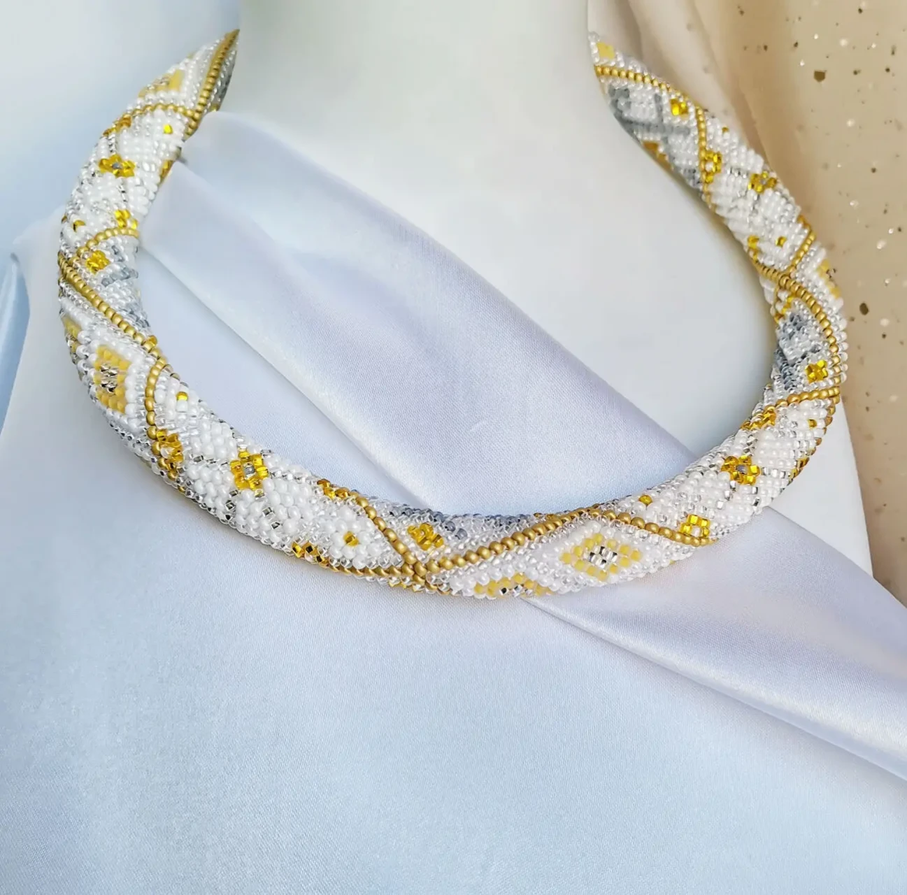 Прикраса із бісеру кольє-джгут Золота мрiя 2