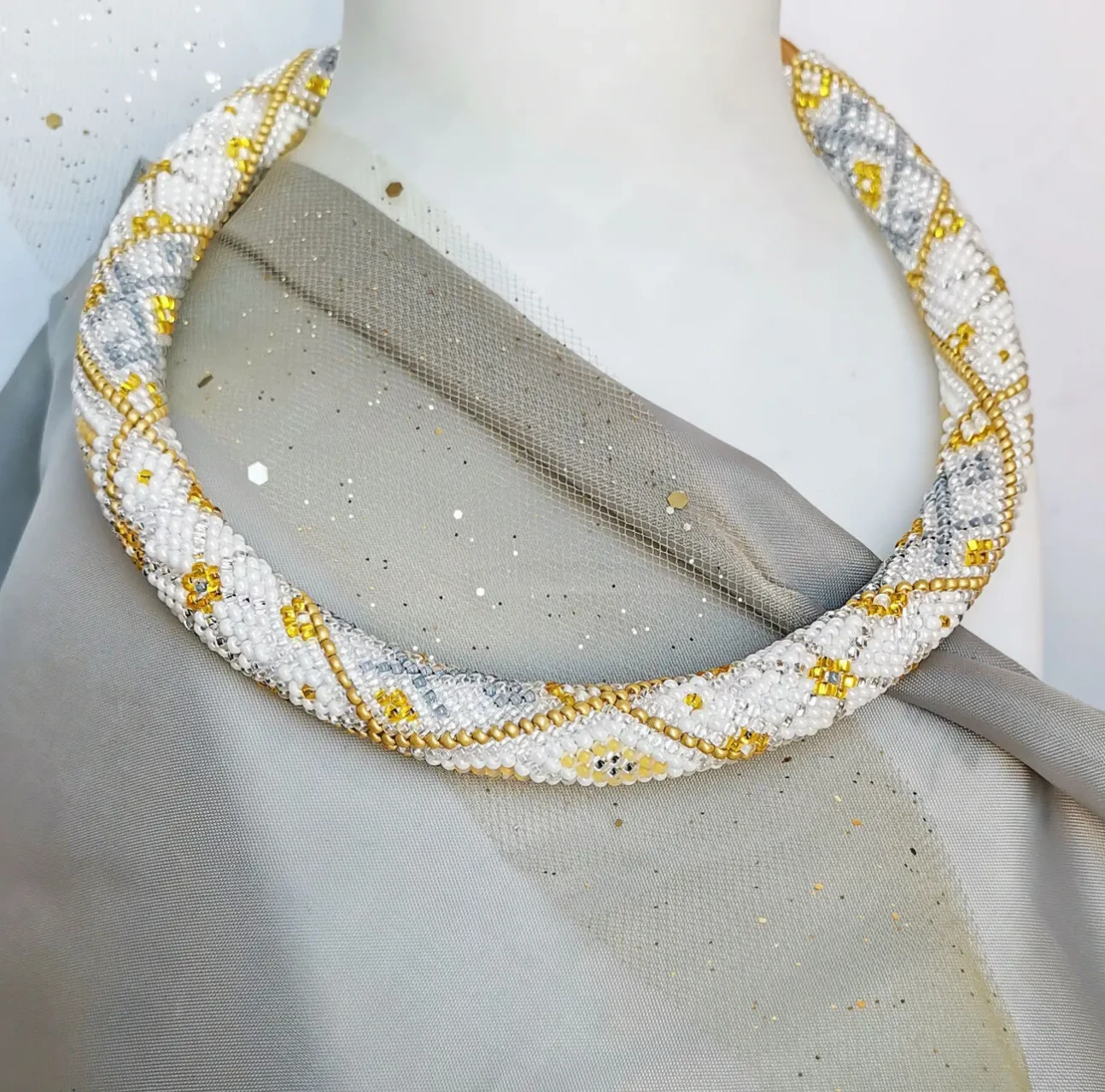 Прикраса із бісеру кольє-джгут Золота мрiя 4