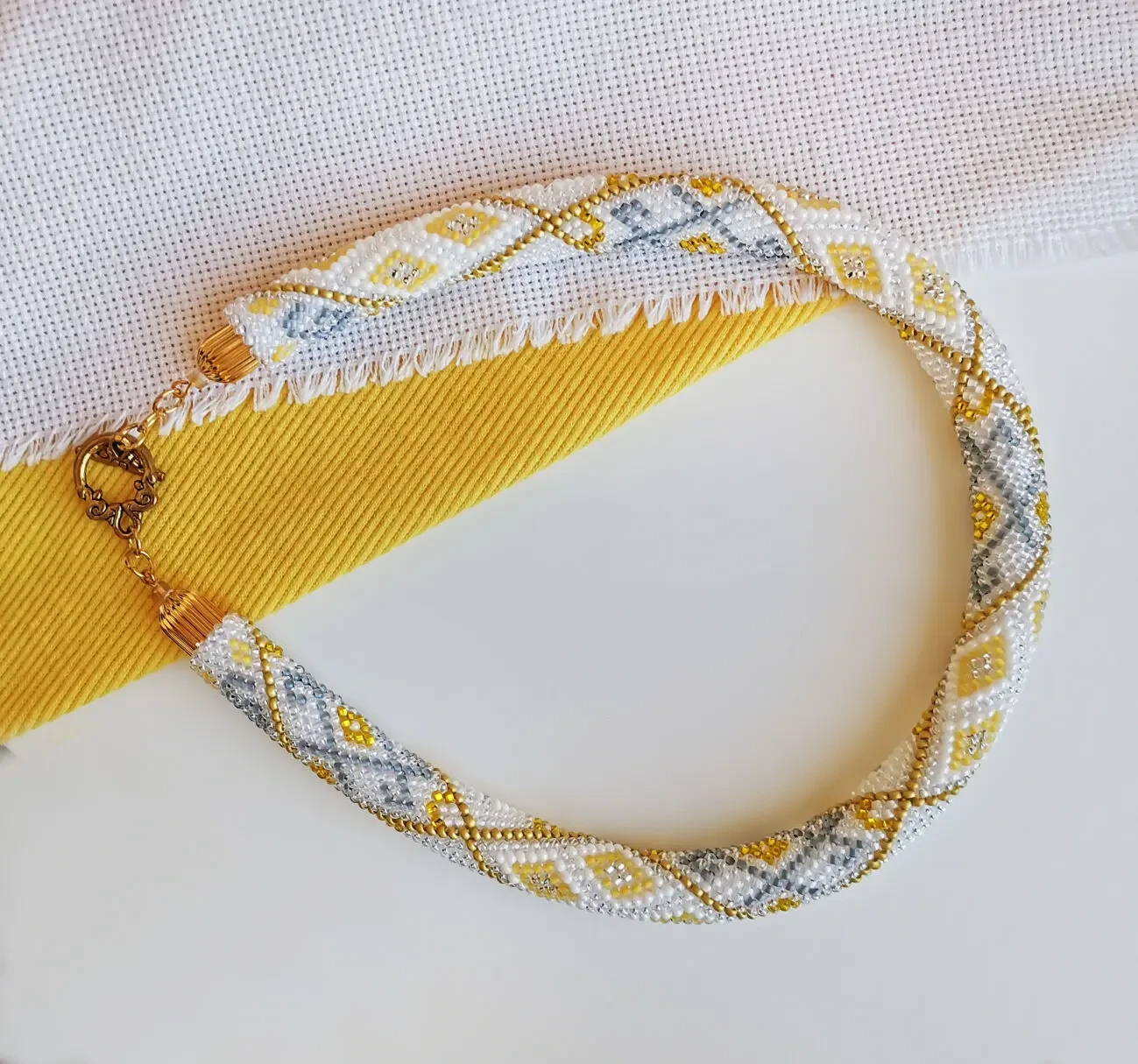 Прикраса із бісеру кольє-джгут Золота мрiя 3