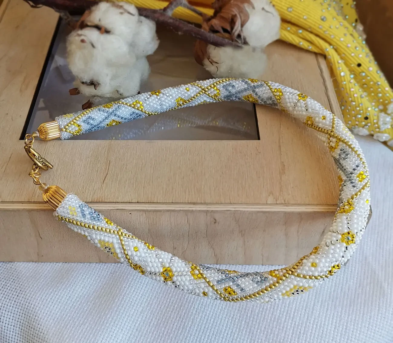 Прикраса із бісеру кольє-джгут Золота мрiя 6