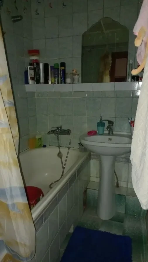 Сдам 2-х. к. квартиру возле метро Героев Труда 10