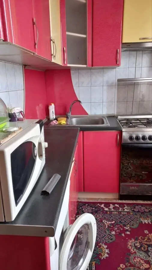 Сдам 2-х. к. квартиру возле метро Героев Труда 6