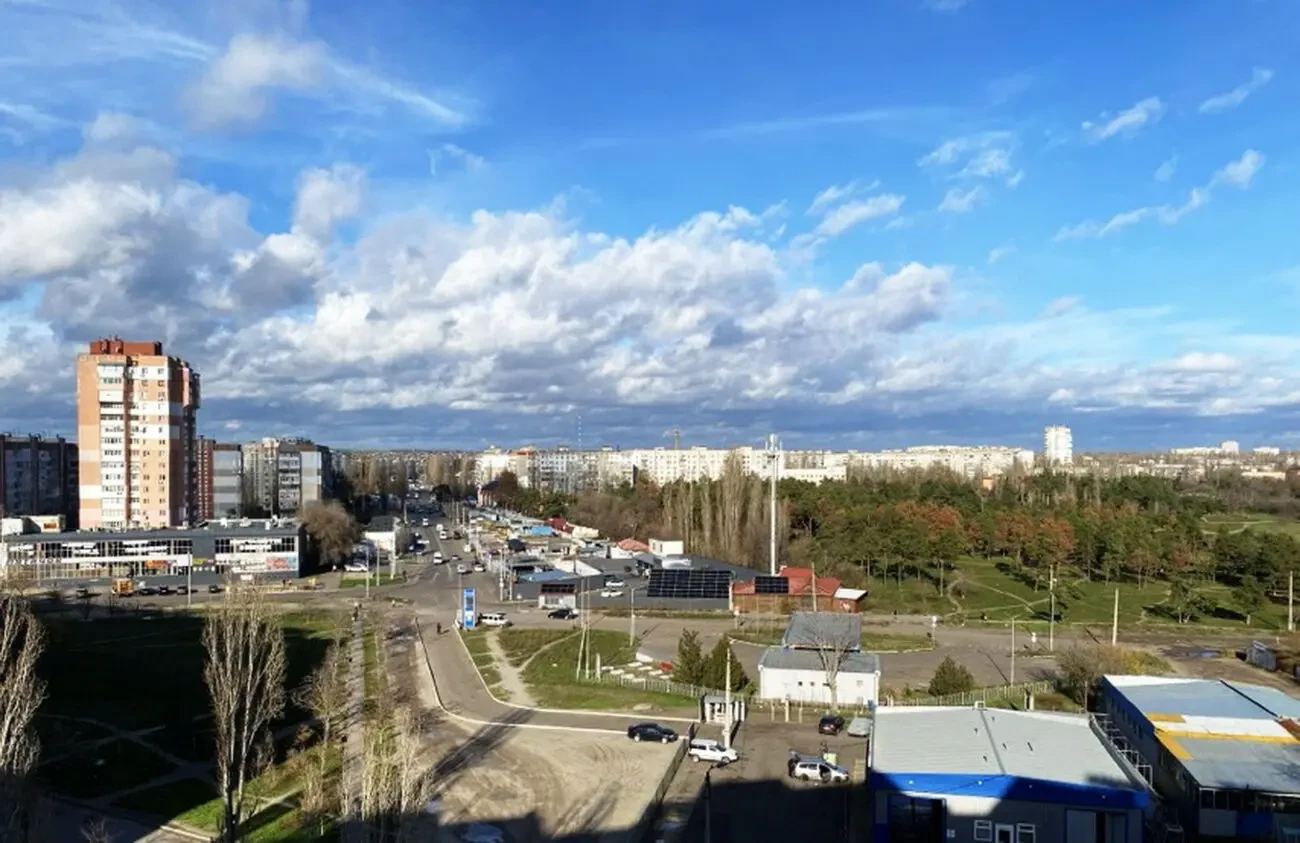 Продаю простору, з цікавим плануванням 2к.квартиру на Намиві