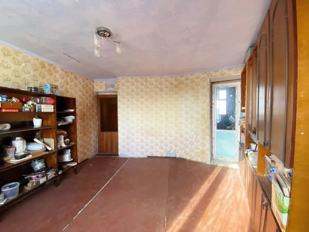 Продаю простору, з цікавим плануванням 2к.квартиру на Намиві 3