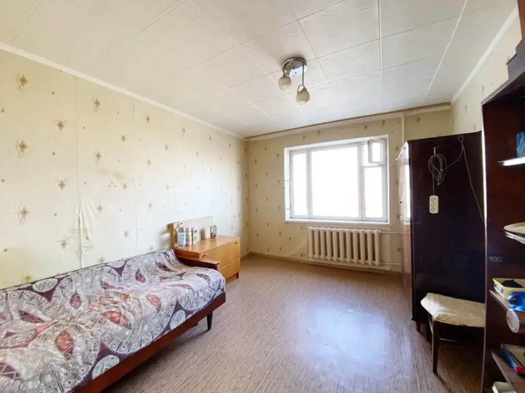 Продаю простору, з цікавим плануванням 2к.квартиру на Намиві 5