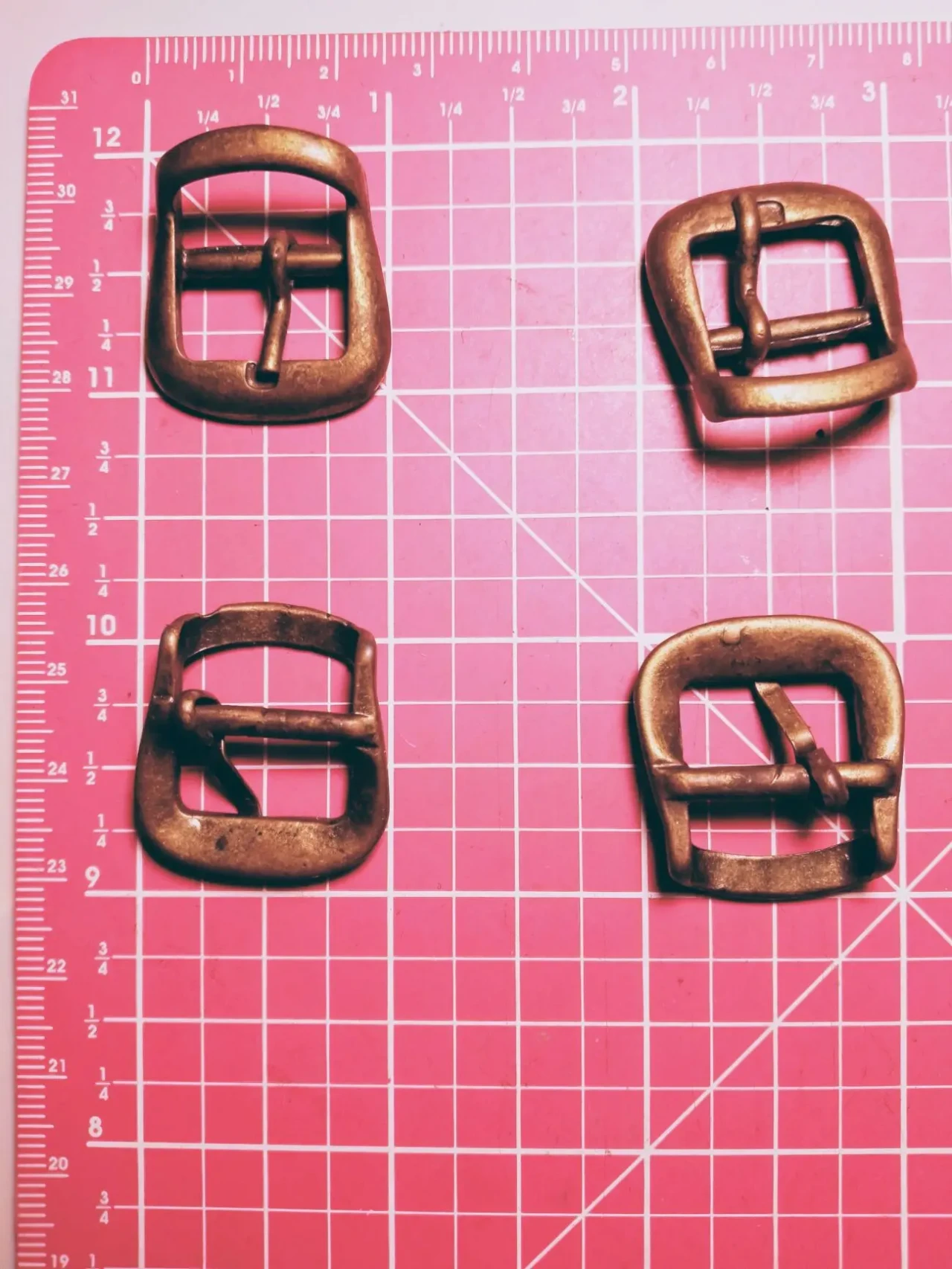 Пряжка медного оттенка металл 2 см 4 шт, для обуви, ремней, декора