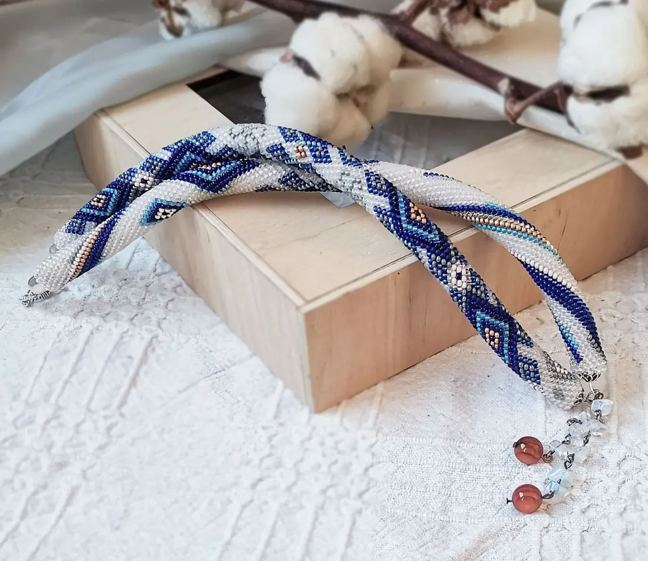 Прикраса із бісеру кольє-джгут Зоряне сяйво 4