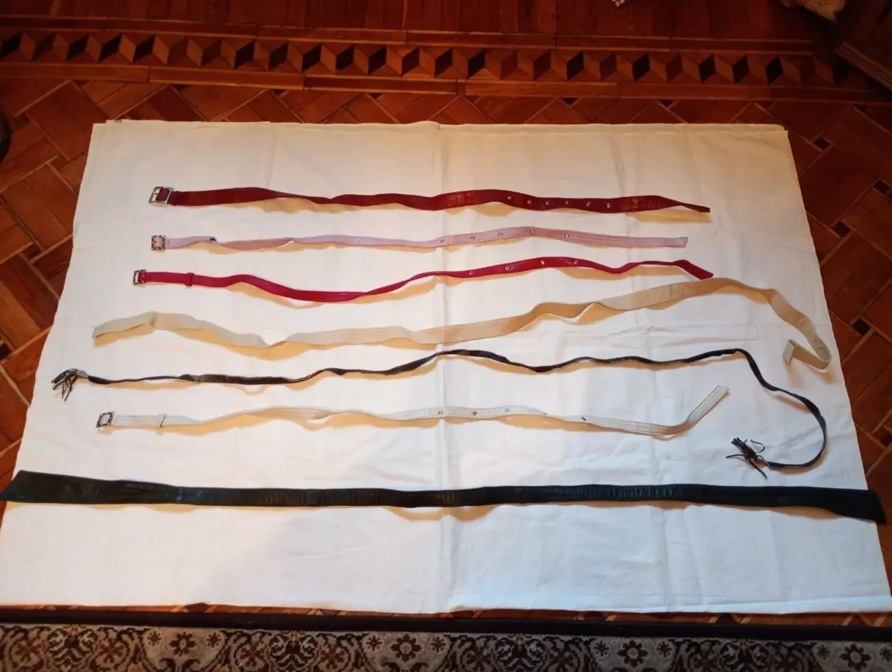 Новые кожаные ремни, пояса - 7 штук.