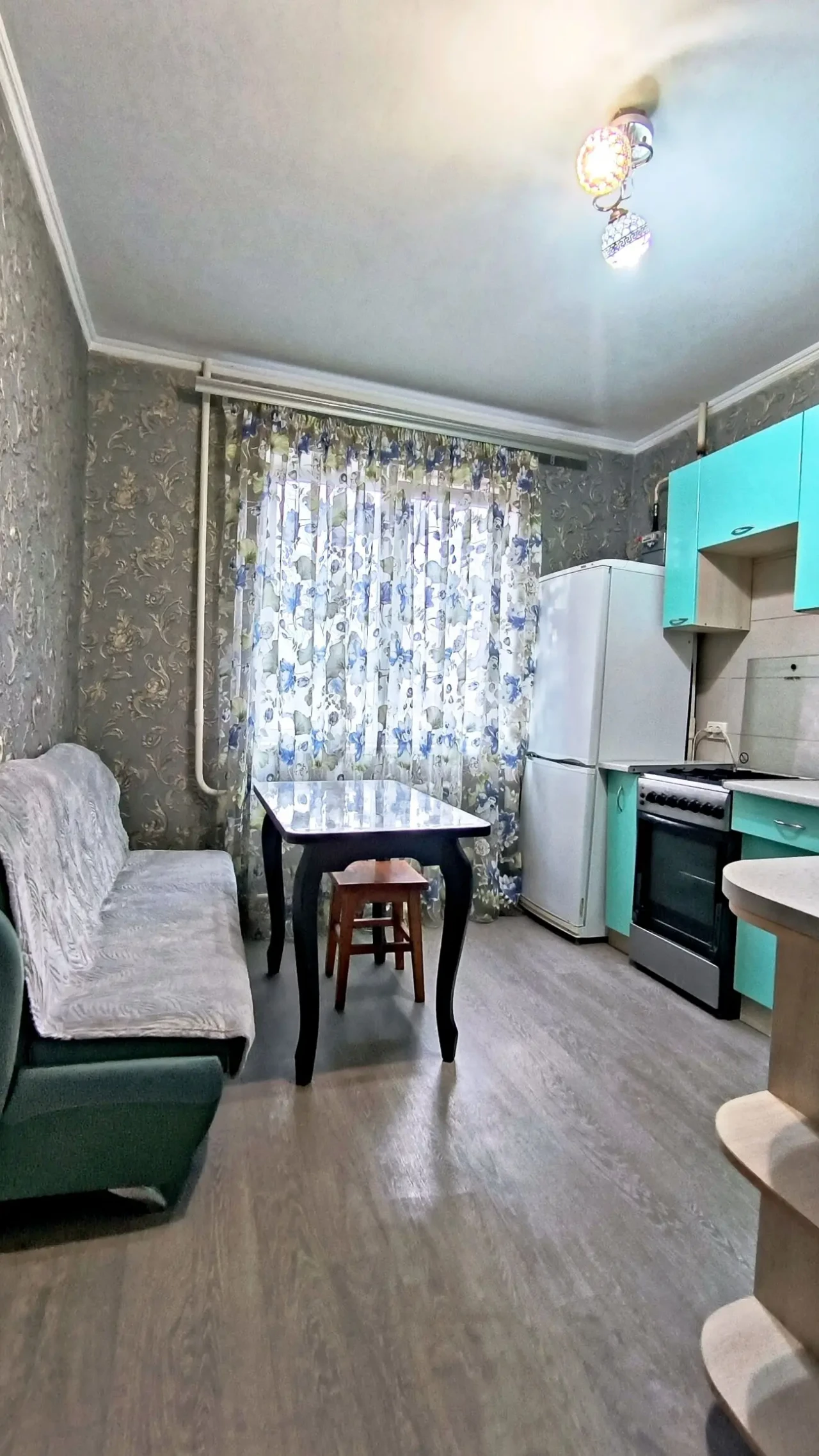 Оренда квартири подобово Дніпро, Караван 8