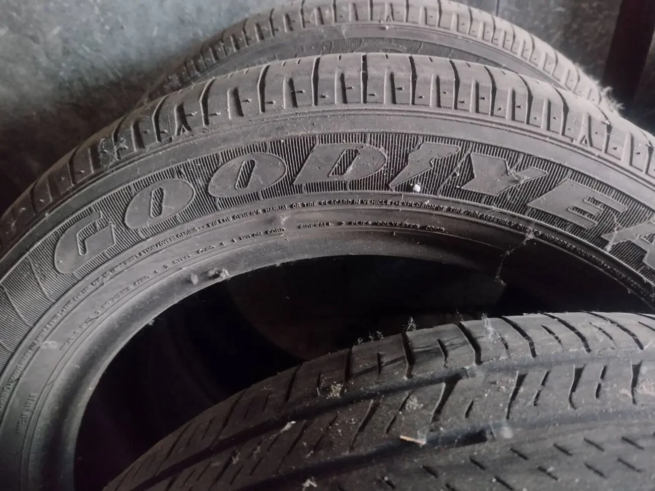 Продам Шини 2