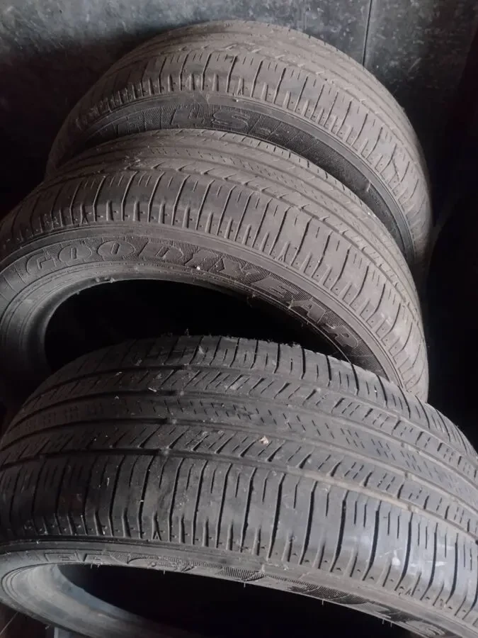 Продам Шини