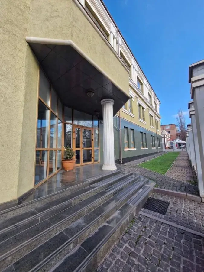 Продаж окремо розташованої будівлі, 1500 м.кв.