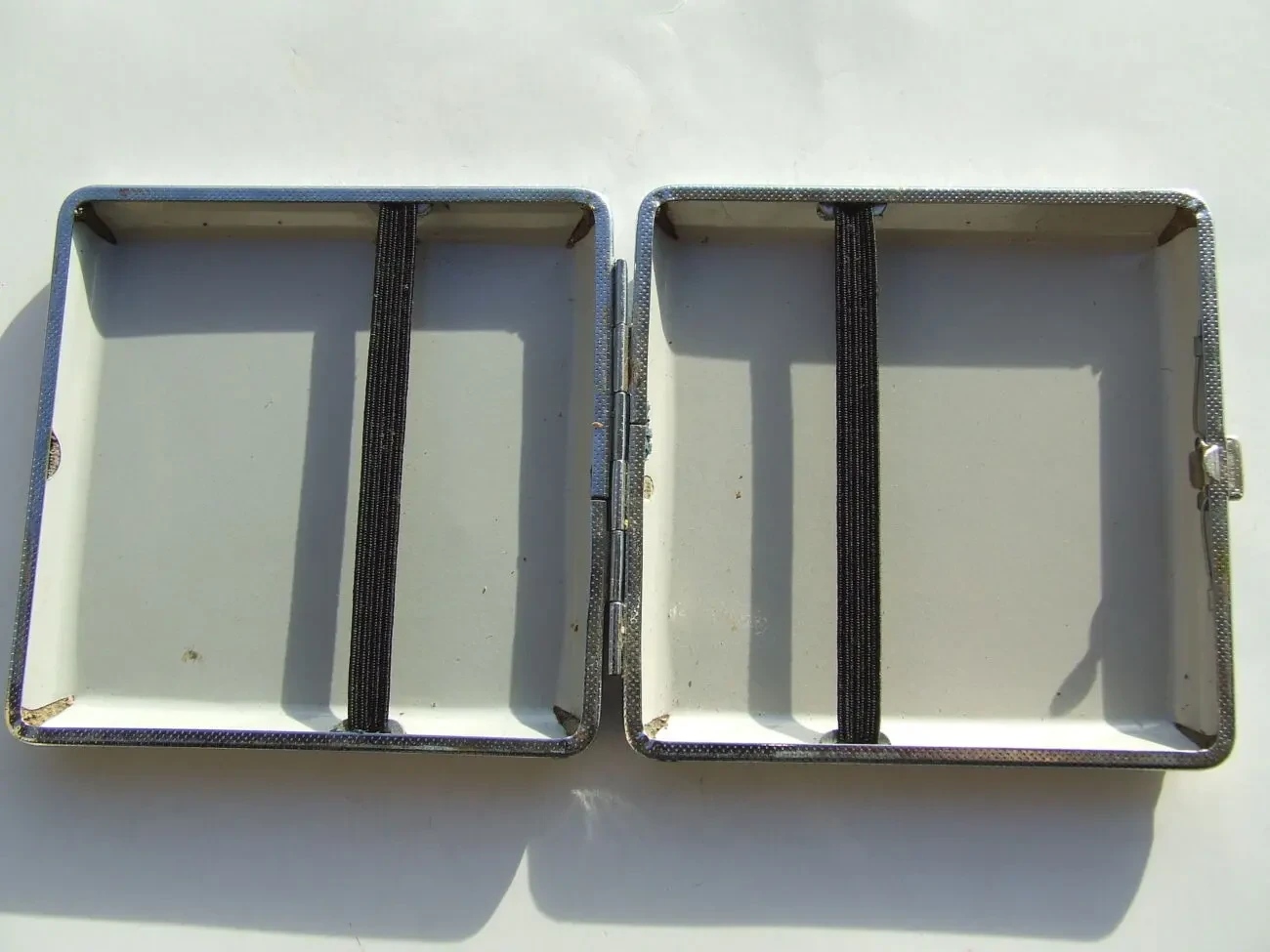 Портсигар металл кожа роз. 11 х 10 см. вага 96 гр . начало 1970 рр. 3