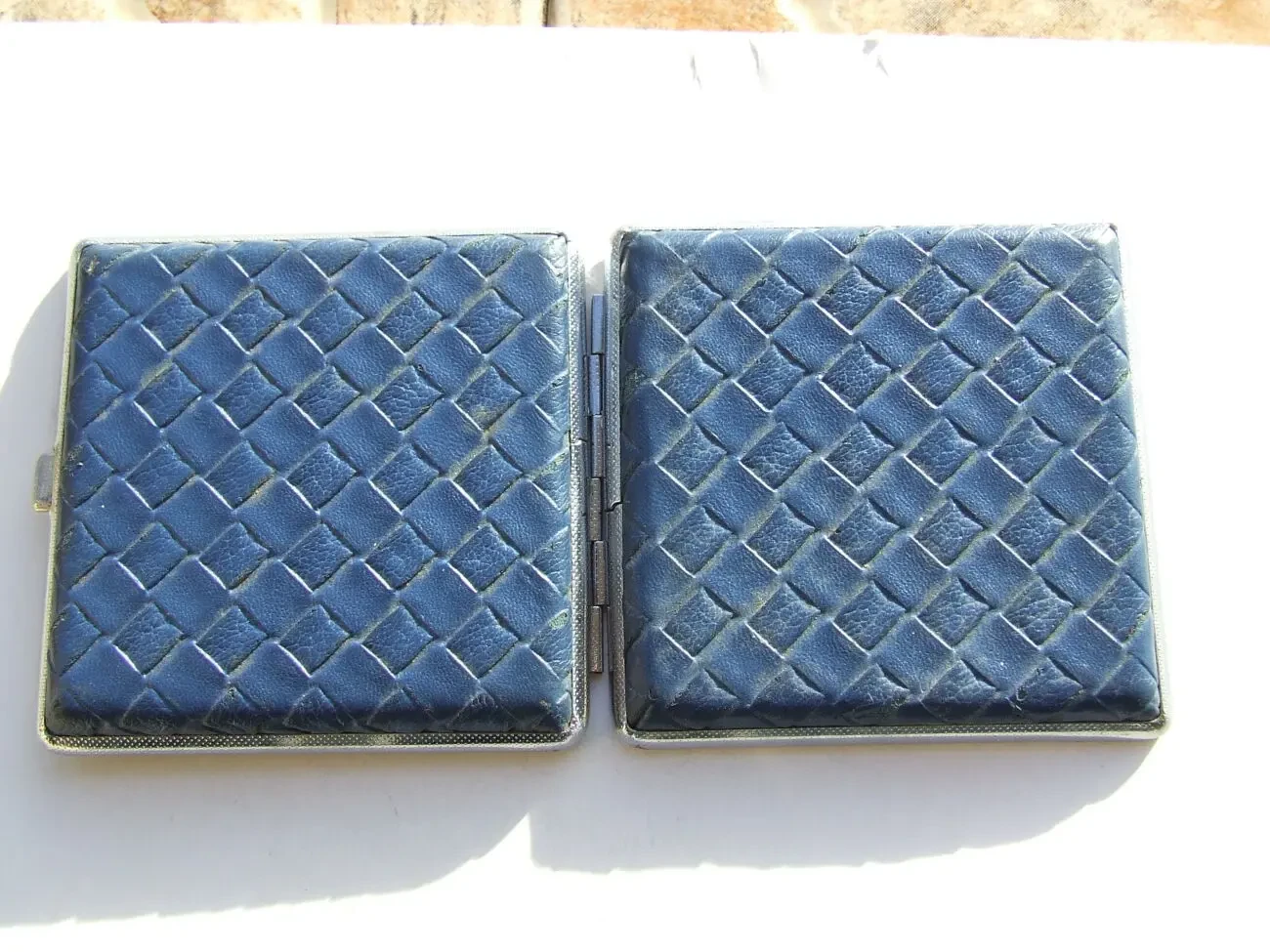 Портсигар металл кожа роз. 11 х 10 см. вага 96 гр . начало 1970 рр. 5