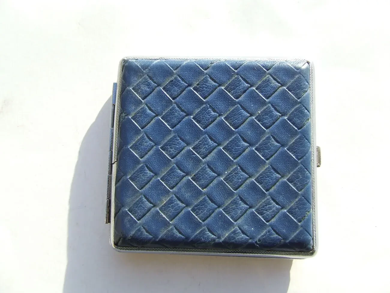 Портсигар металл кожа роз. 11 х 10 см. вага 96 гр . начало 1970 рр.