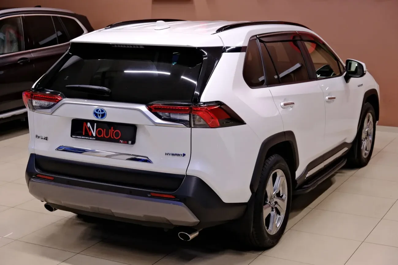 Toyota RAV4 Hybrid 5